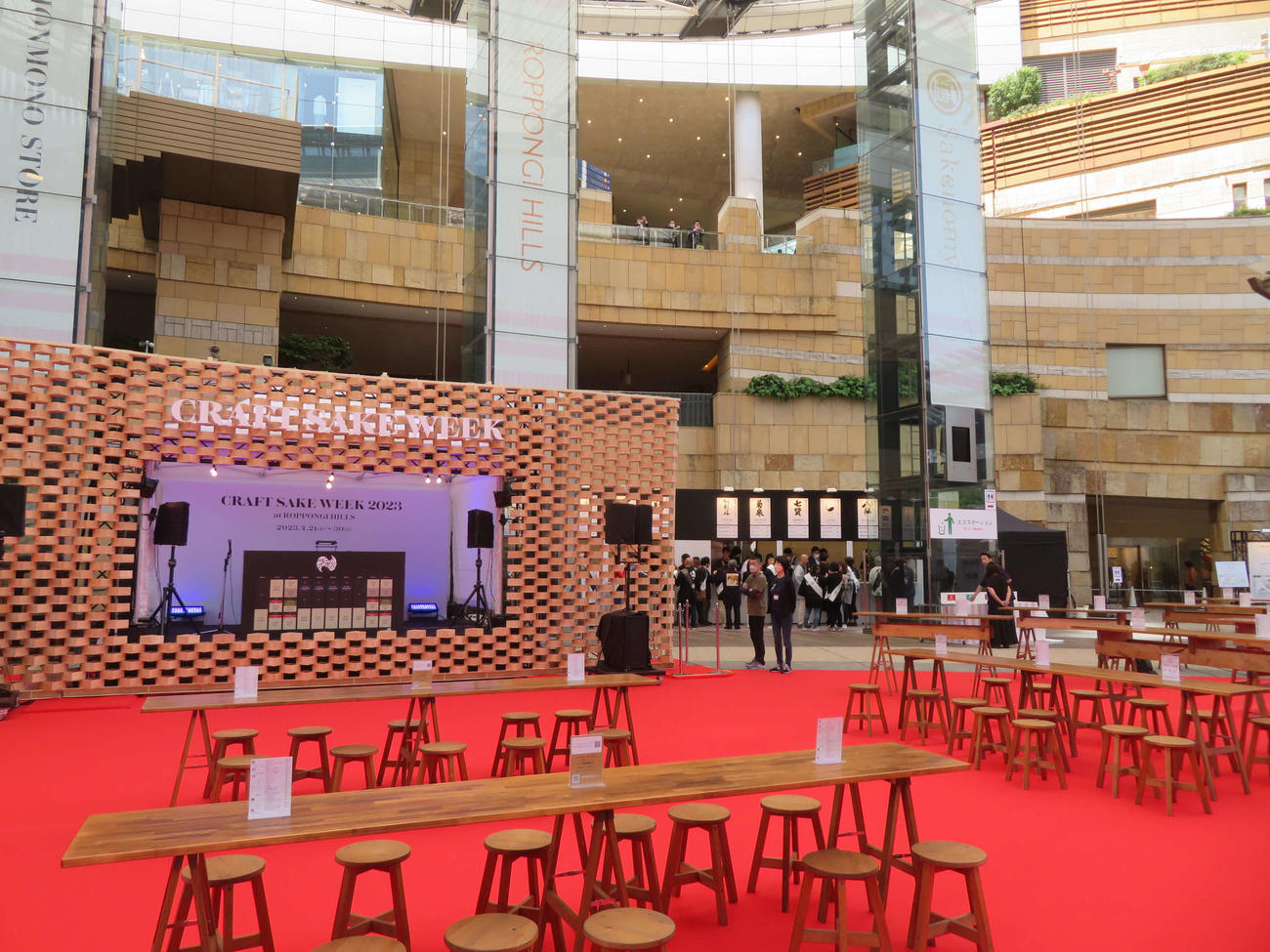 東京・六本木ヒルズアリーナで開催中の日本最大級の日本酒イベント「CRAFT SAKE WEEK 2023 at ROPPONGI HILLS」（撮影・村上幸将）