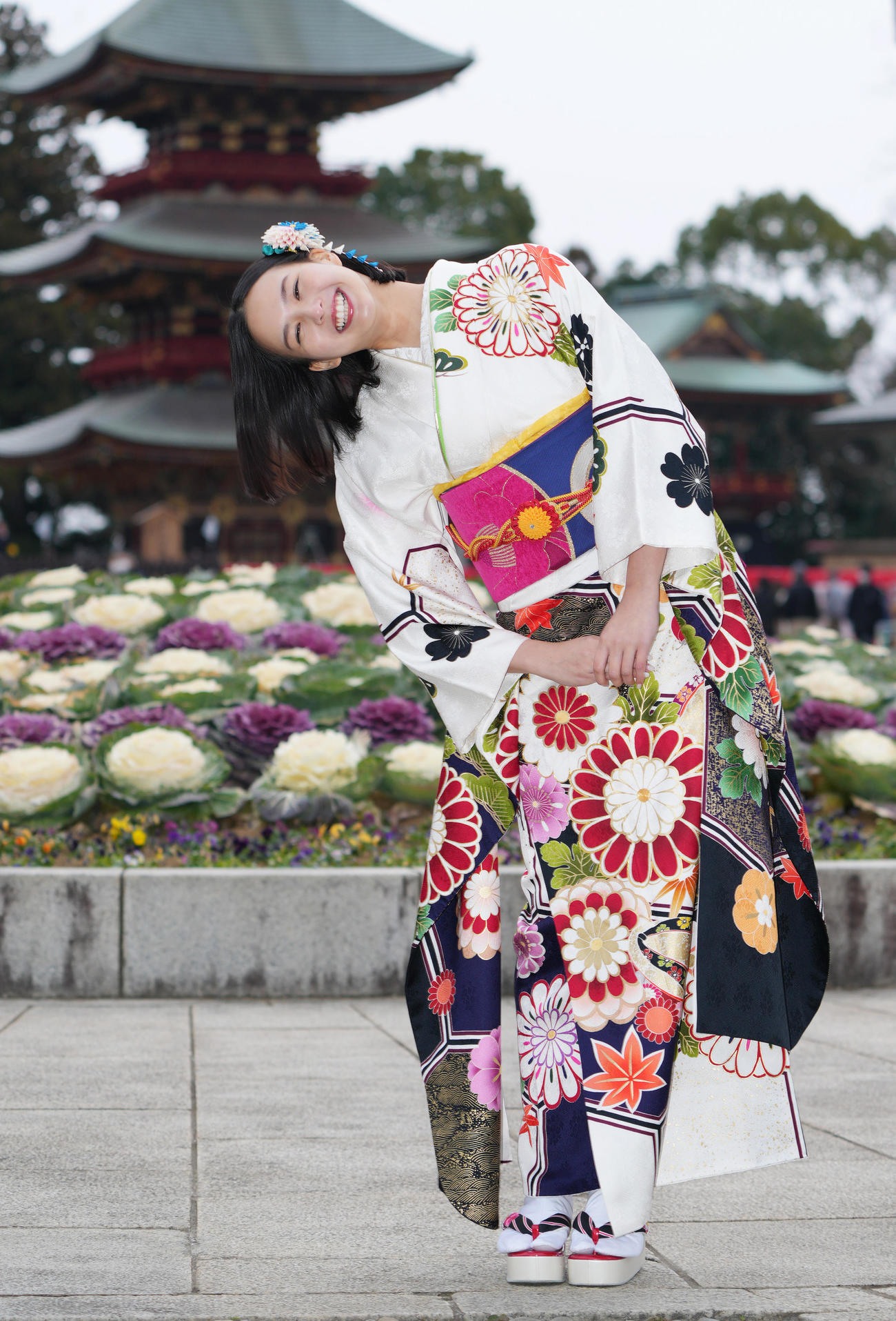 成田山の節分会を終え、記念写真に納まる白河れい（2023年2月3日撮影）