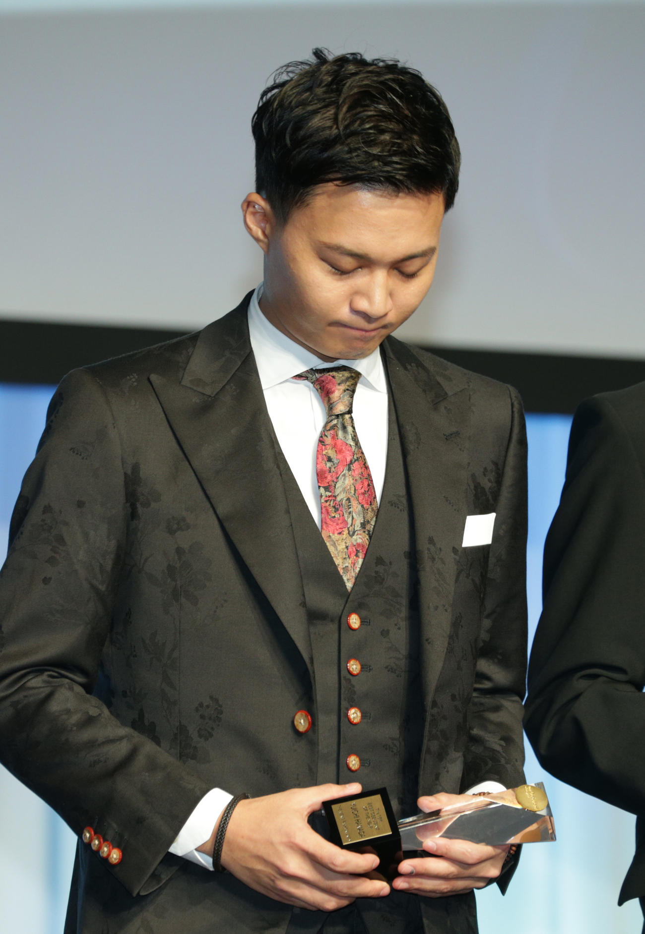 取材陣の問いかけ時に一礼する花田優一氏（2018年11月撮影）