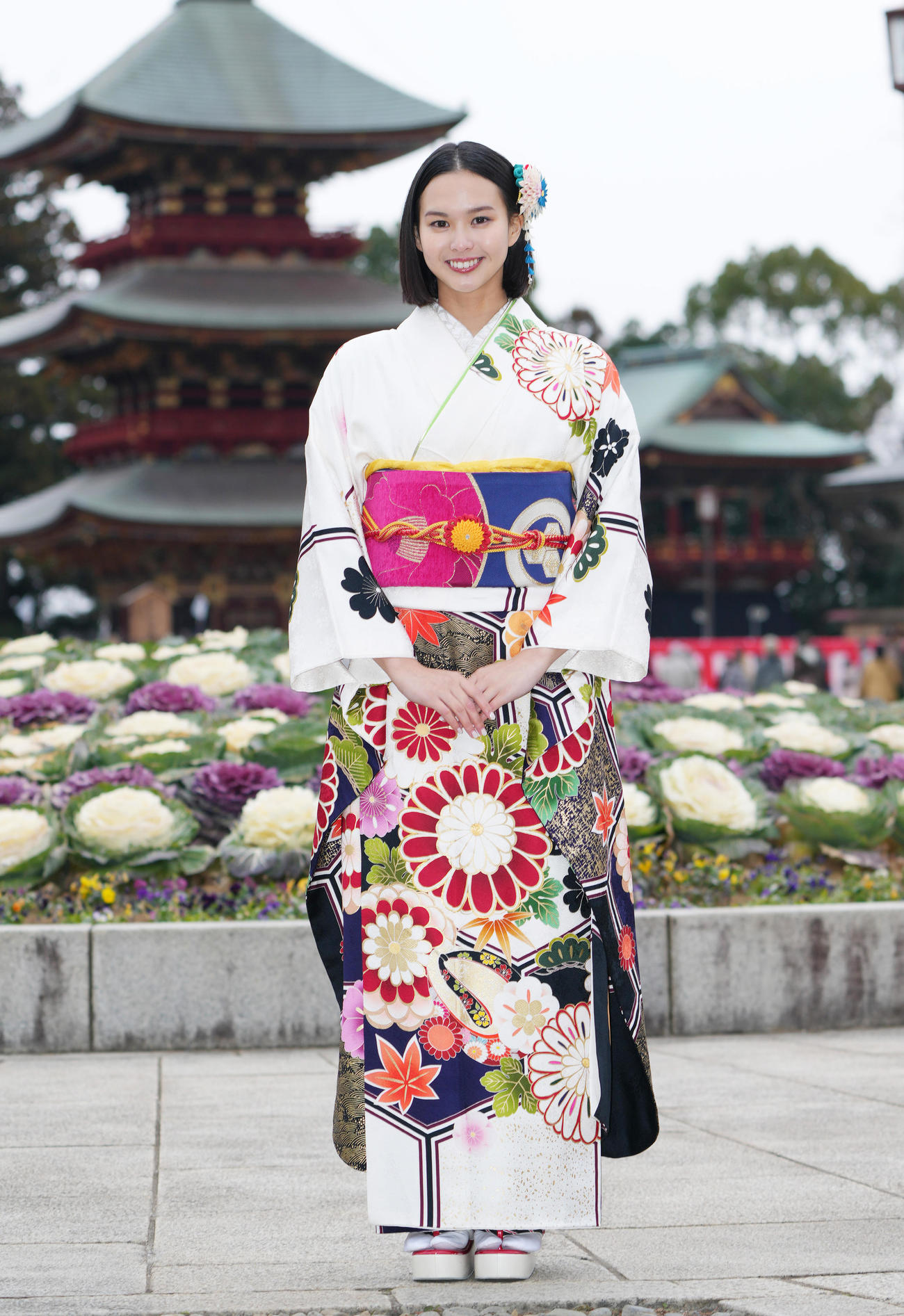 成田山の節分会を終え、記念写真に納まる白河れい（2023年2月3日撮影）