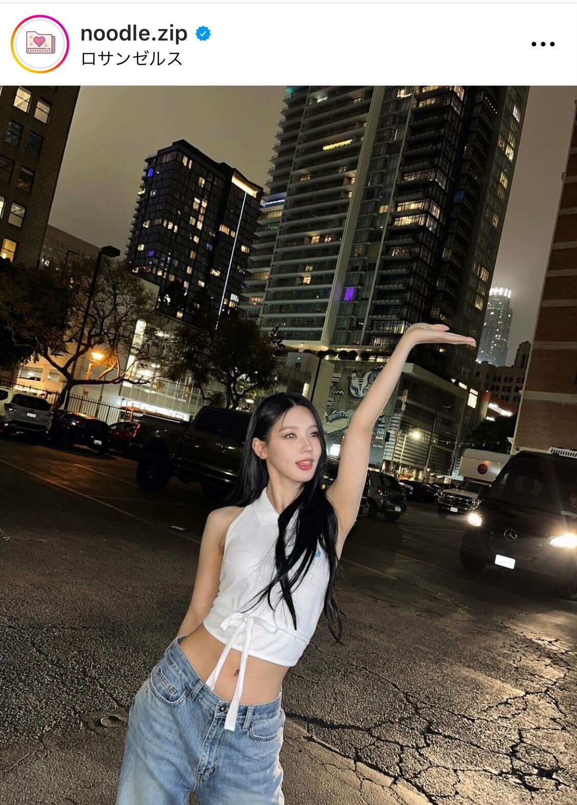 背中が大きくあいたセクシーな私服姿のミヨン（ミヨンのインスタグラムから）