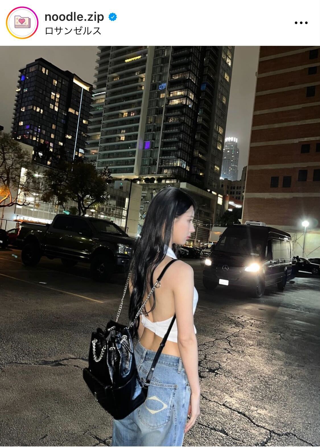 背中が大きくあいたセクシーな私服姿のミヨン（ミヨンのインスタグラムから）