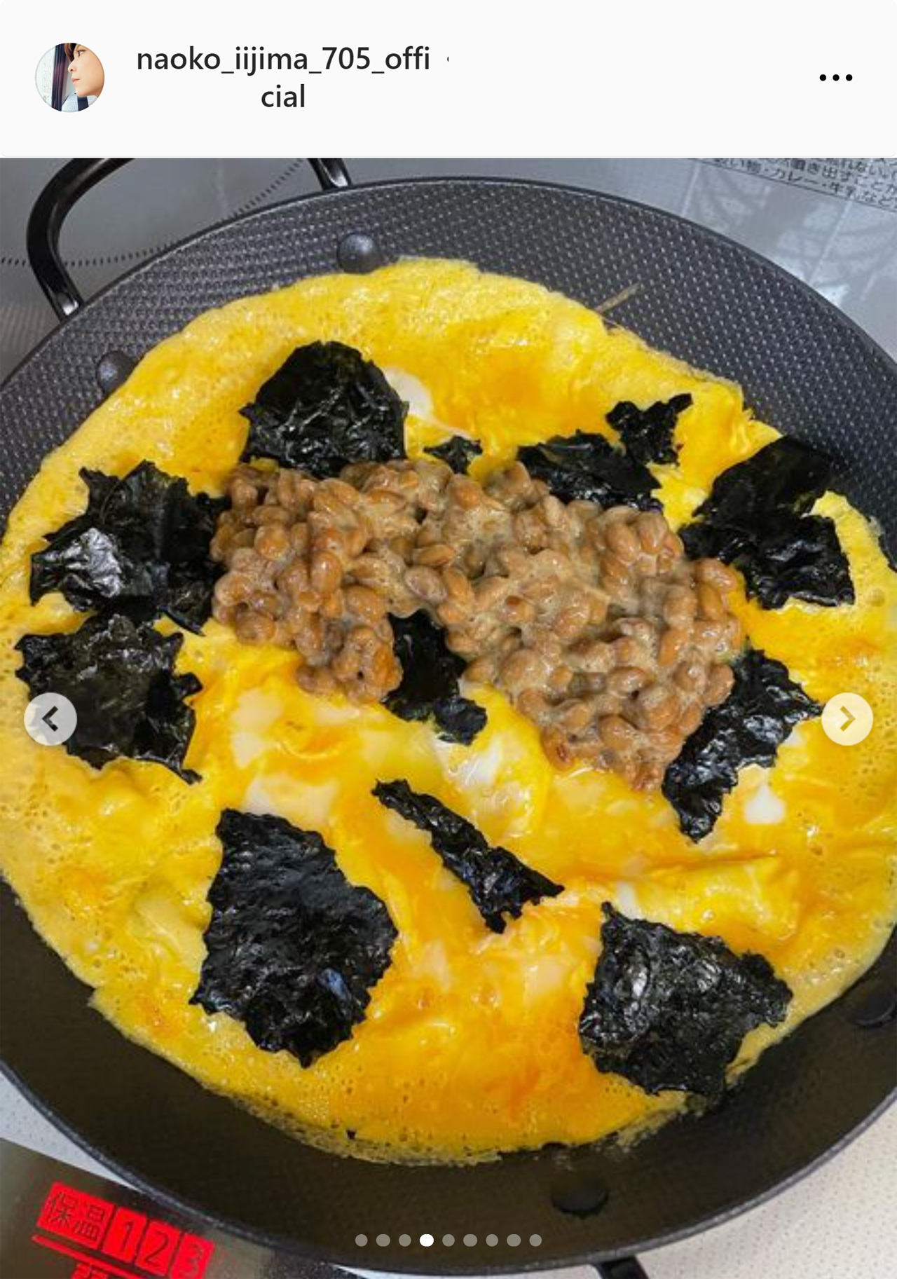 調理中の「ドンマイ納豆オムレツ」（飯島直子のインスタグラムから）