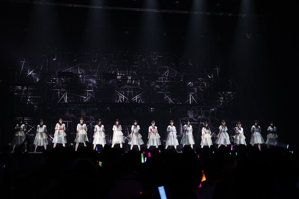 「32ndSGアンダーライブ」でパフォーマンスする乃木坂46