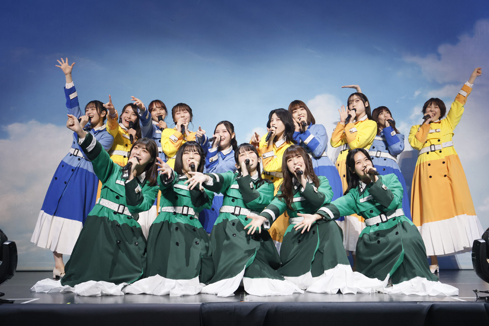 「32ndSGアンダーライブ」でパフォーマンスする乃木坂46