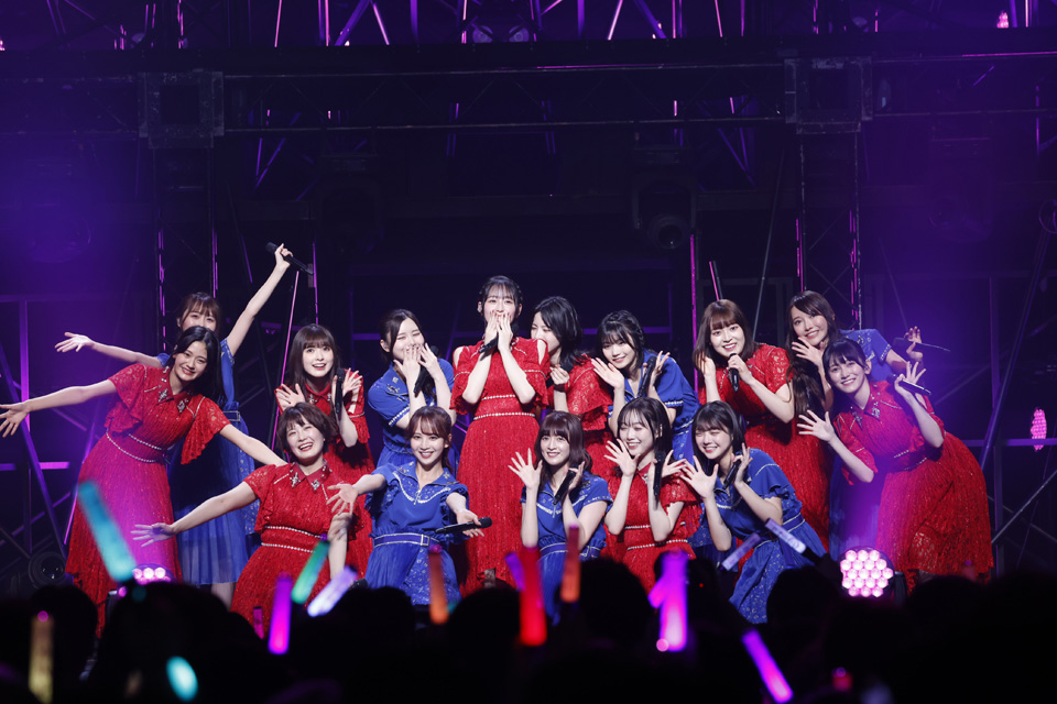 「32ndSGアンダーライブ」でパフォーマンスする乃木坂46