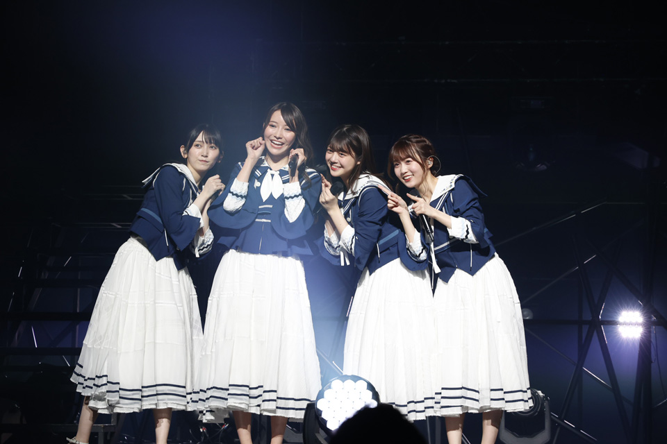 「32ndSGアンダーライブ」でパフォーマンスする乃木坂46