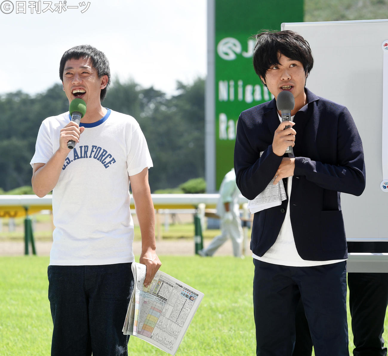 さらば青春の光。左から森田哲矢、東ブクロ