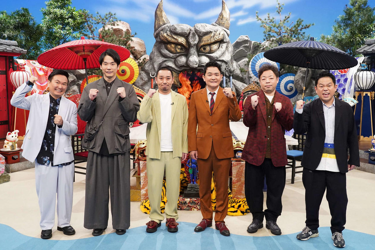 フジテレビ「FNS27時間テレビ」のMCを務める、左からかまいたちの山内健司と濱家隆一）、千鳥の大悟とノブ、ダイアンのユースケと津田篤宏（C）フジテレビ