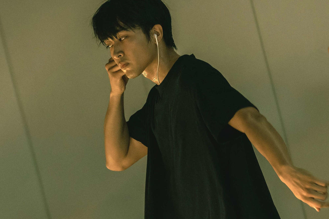 映画「正欲」で諸橋大也を演じる劇団EXILE佐藤寛太(C)2021朝井リョウ／新潮社(C)2023「正欲」製作委員会