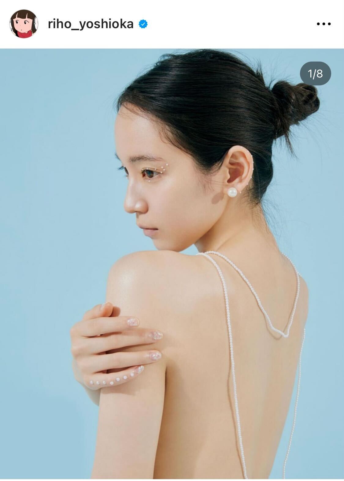 美しすぎる背中のショット（吉岡里帆のインスタグラムから）