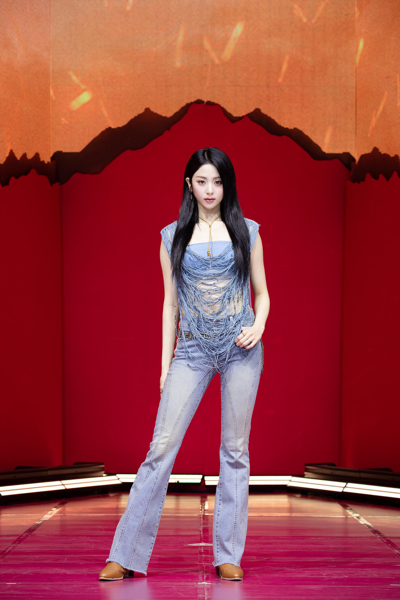 LE SSERAFIMのHUH YUNJIN（P）＆（C）SOURCE MUSIC