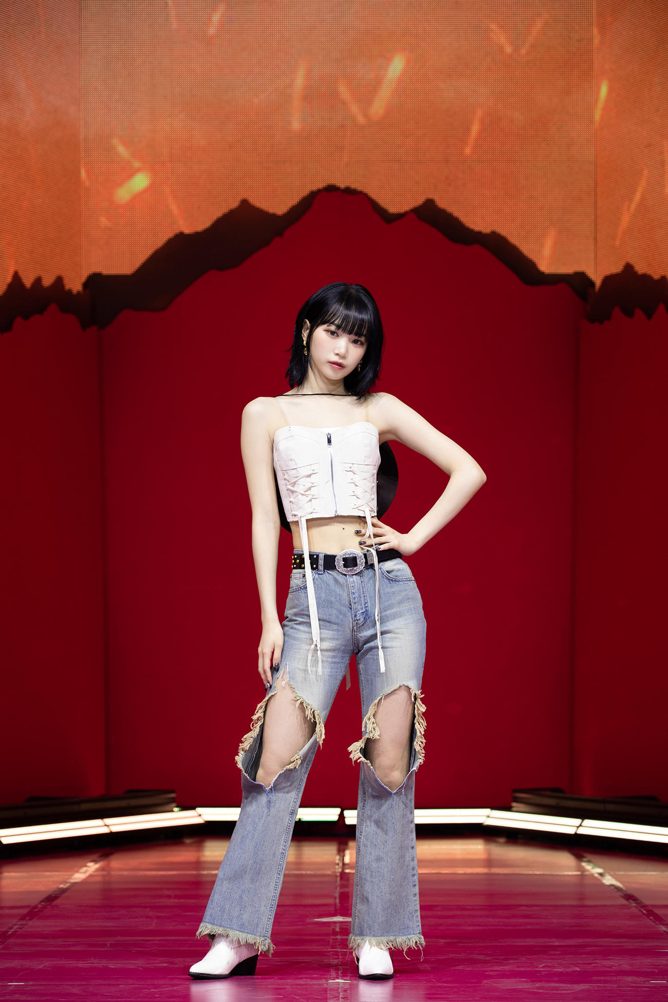 LE SSERAFIMのKIM CHAEWON（P）＆（C）SOURCE MUSIC