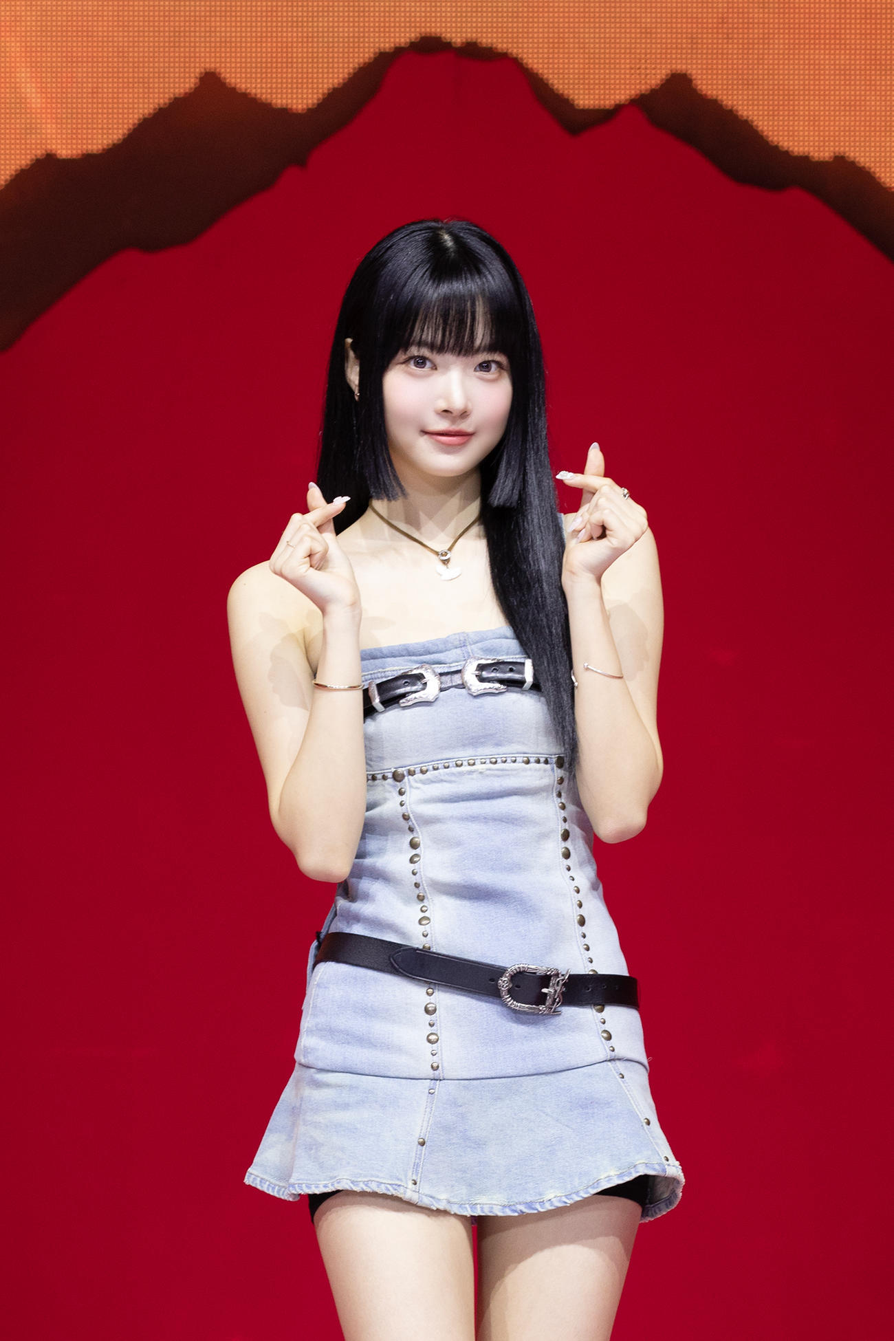 LE SSERAFIMのHONG EUNCHAE（P）＆（C）SOURCE MUSIC