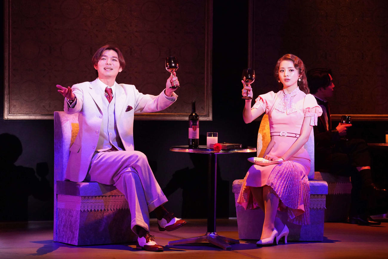 ミュージカル「シー・ラヴズ・ミー」公開稽古を行うHey！Say！JUMP薮宏太（左）と綺咲愛里