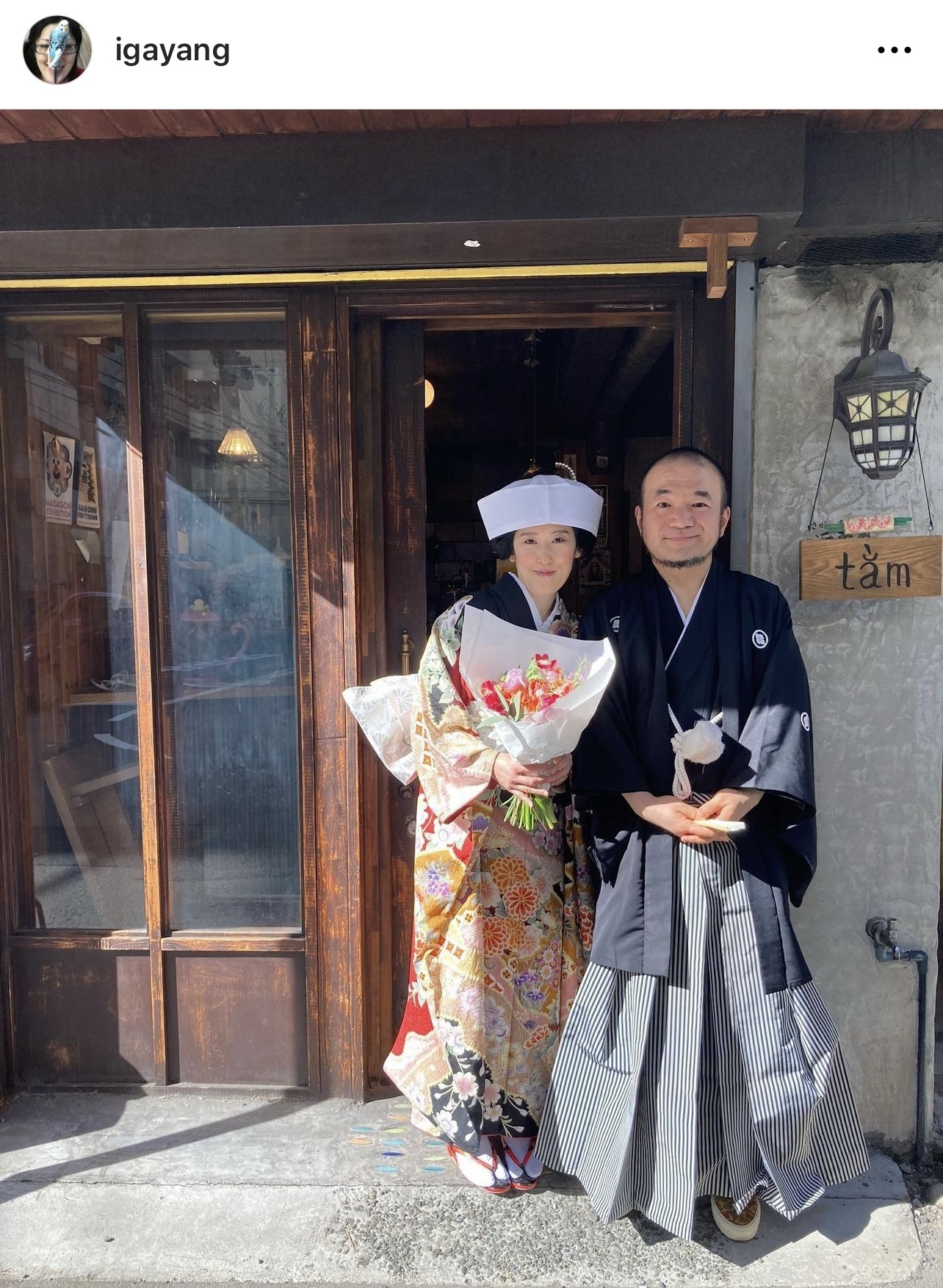 ツーショットを投稿した、いがわゆり蚊（左）（いがわゆり蚊のインスタグラムから）