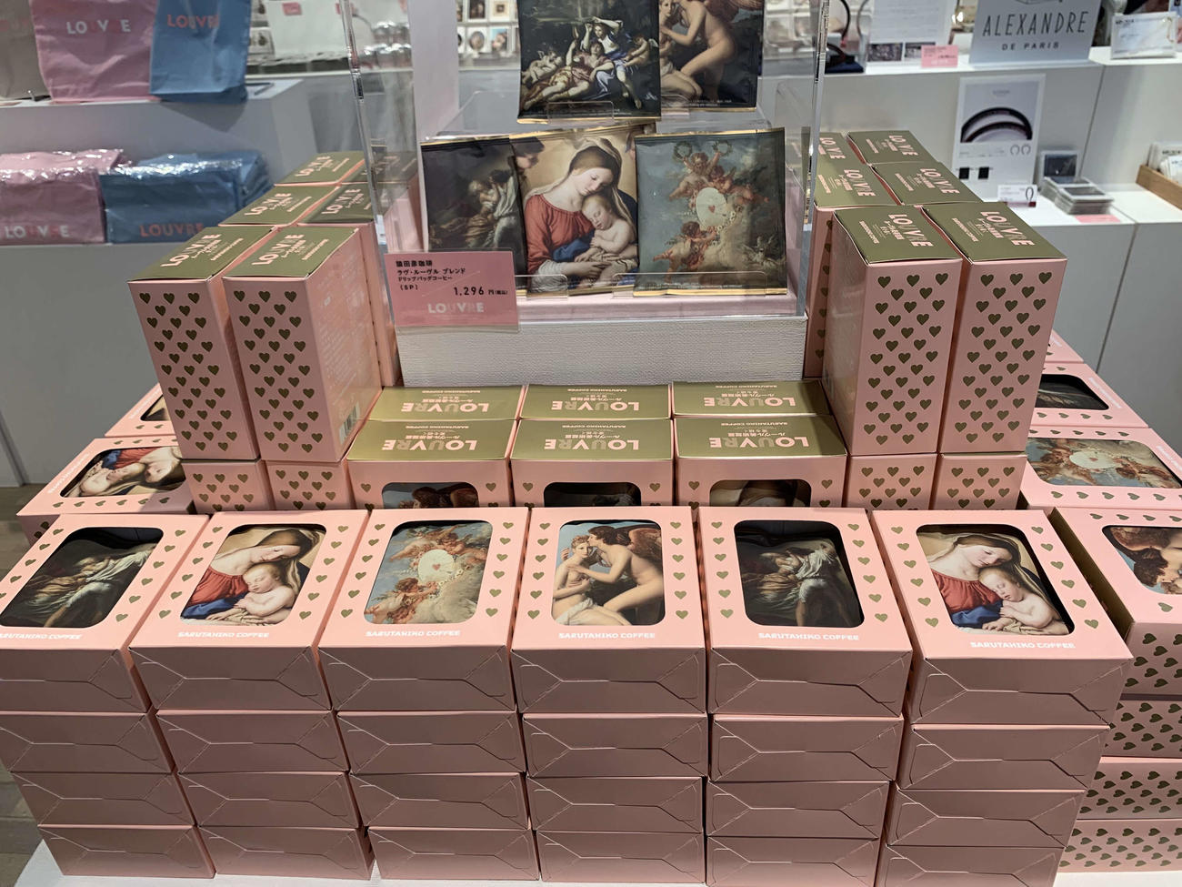 「ルーヴル美術館展　愛を描く」で販売されている猿田彦珈琲とのコラボコーヒー（撮影・松尾幸之介）