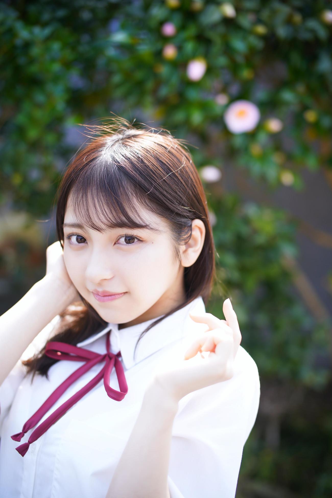 「ヤングガンガン」で表紙グラビアを飾っている＃2i2の十味（C）撮影／佐藤佑一