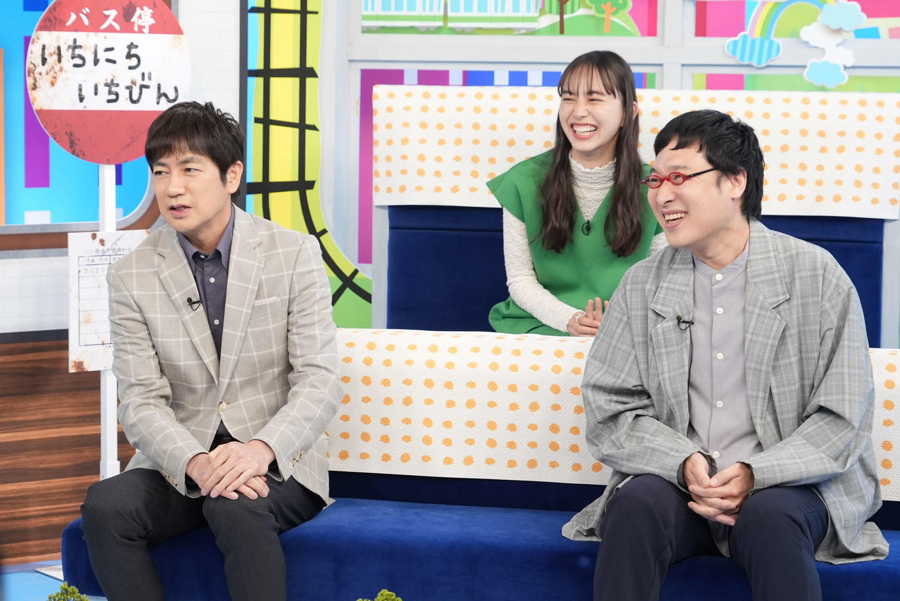 日本テレビ系バラエティー特番「1日1便乗ってきました」に出演する、左から羽鳥慎一、井桁弘恵、山里亮太