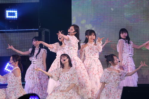 Rakuten GirlsAward 2023 SPRING/SUMMERでパフォーマンスを披露する乃木坂46(C)Rakuten GirlsAward 2023 SPRING/SUMMER