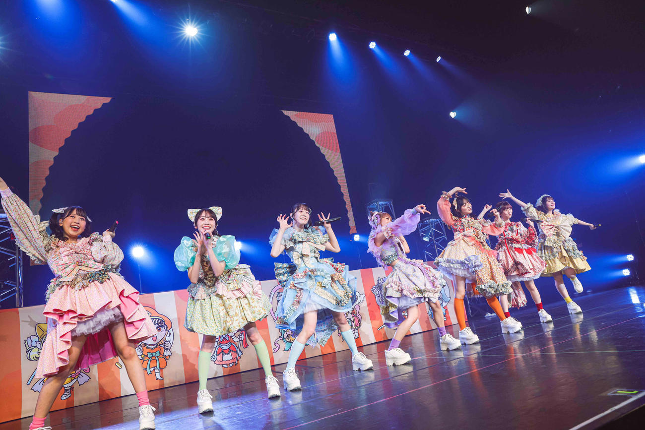 デビュー1周年記念公演を行った7人組女性アイドルグループ、FRUITS ZIPPER