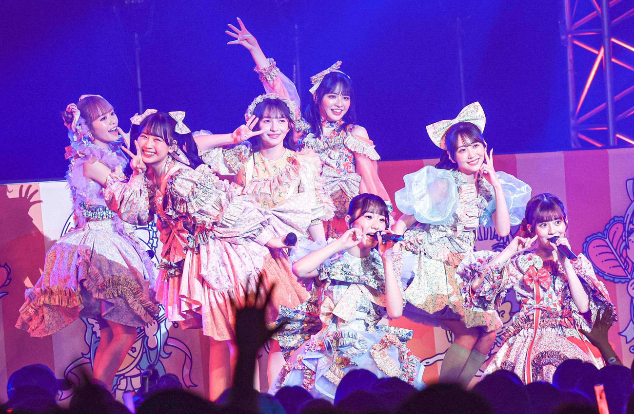 デビュー1周年記念公演を行った7人組女性アイドルグループ、FRUITS ZIPPER