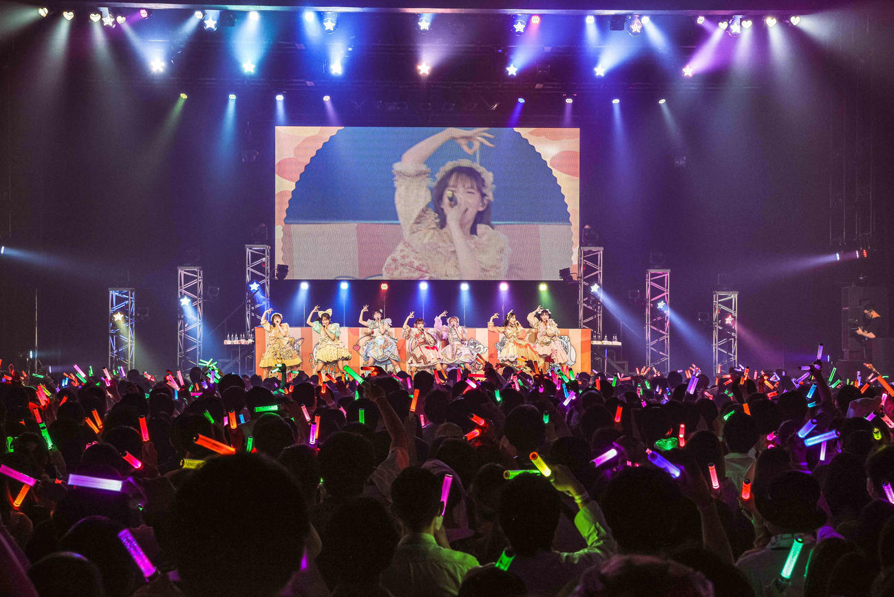 デビュー1周年記念公演を行った7人組女性アイドルグループ、FRUITS ZIPPER
