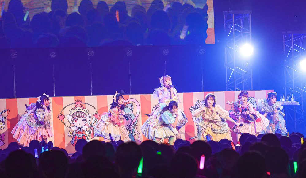 デビュー1周年記念公演を行った7人組女性アイドルグループ、FRUITS ZIPPER