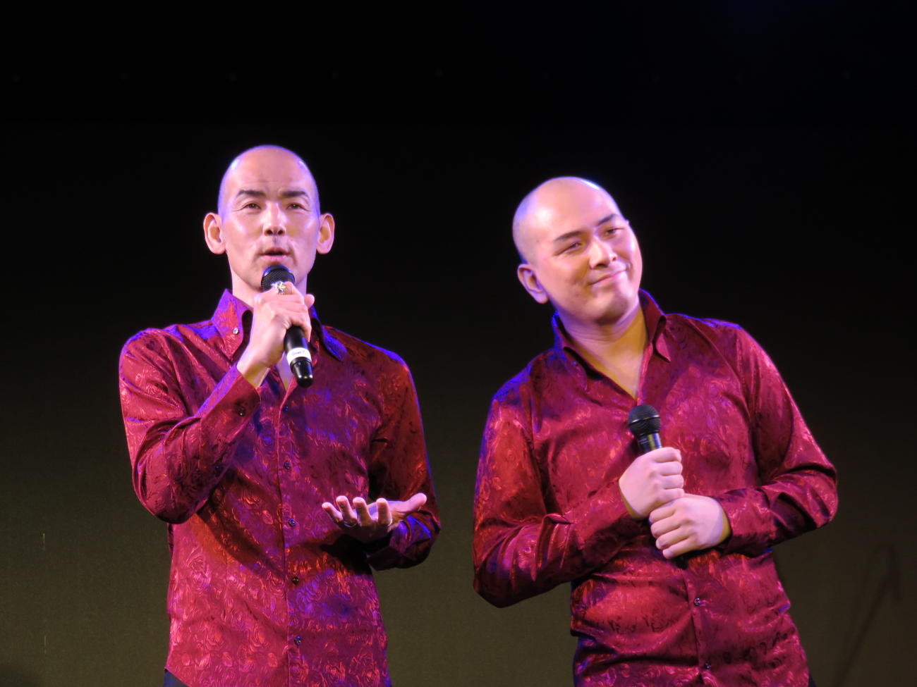 初の単独ライブを行ったMr．シャチホコ（右）とゲスト出演した木山裕策