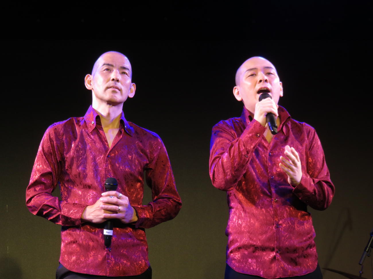 初の単独ライブを行ったMr．シャチホコ（右）とゲスト出演した木山裕策