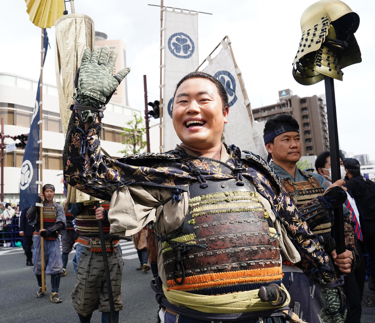 浜松まつりでの家康公騎馬武者行列に臨む平岩親吉役の岡部大（撮影・江口和貴）