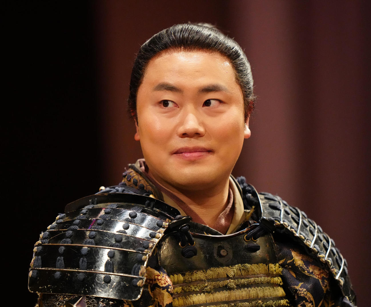 浜松まつりでの家康公騎馬武者行列を終え、会見に臨む平岩親吉役の岡部大（撮影・江口和貴）