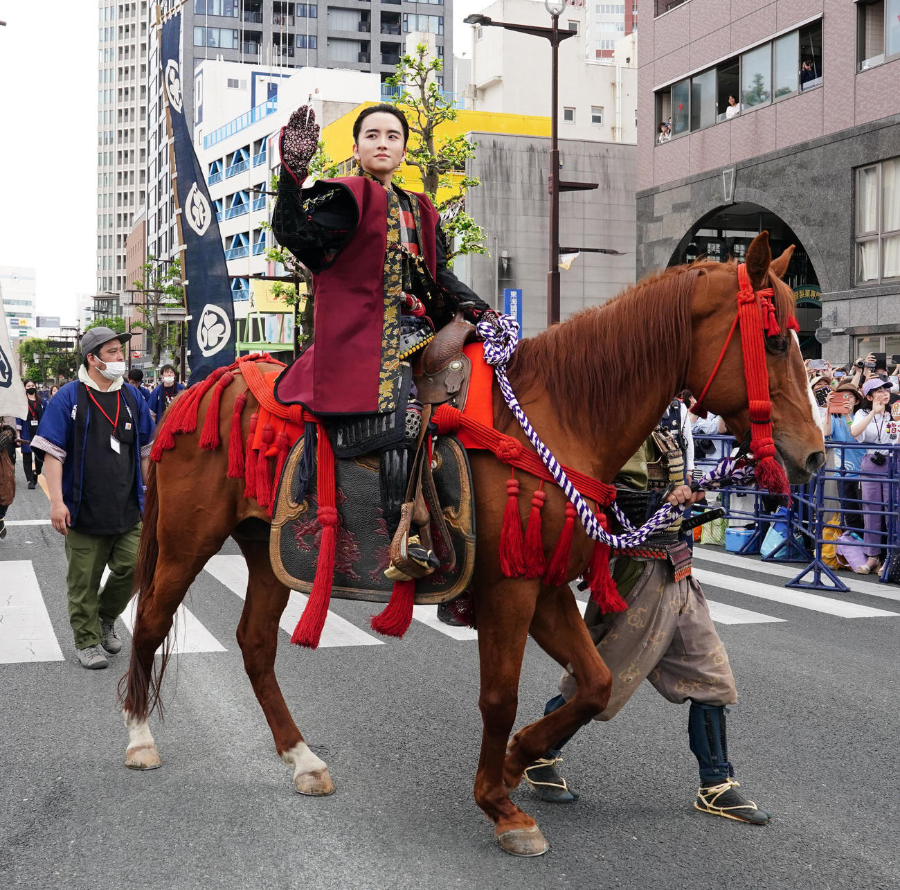 浜松まつりでの家康公騎馬武者行列に臨む井伊直政役の板垣李光人（撮影・江口和貴）