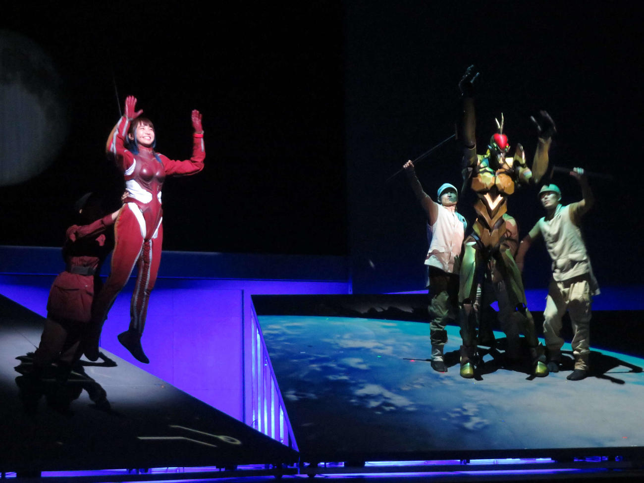 「舞台・エヴァンゲリオン　ビヨンド」公開ゲネプロで光条・ヒナタ・ラファイエットを演じる坂ノ上茜（左）（撮影・村上幸将）