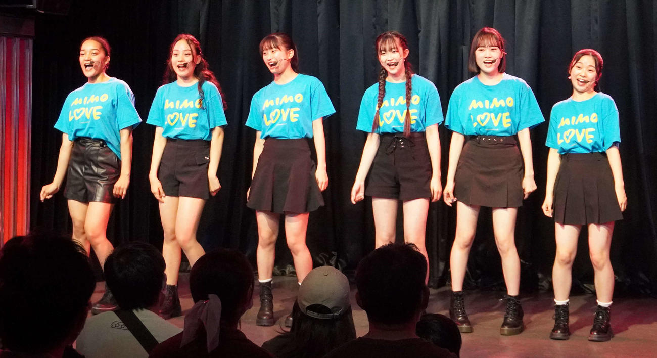 選抜メンバーによる少人数ライブ「Golden－Live」を行った少女歌劇団ミモザーヌ