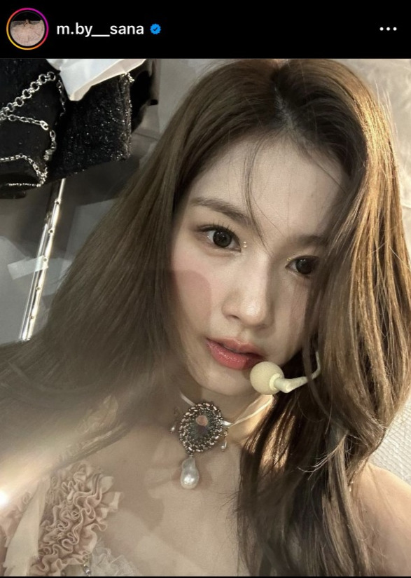 TWICEのサナのインスタグラムから