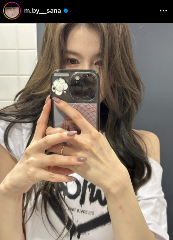 TWICEのサナのインスタグラムから