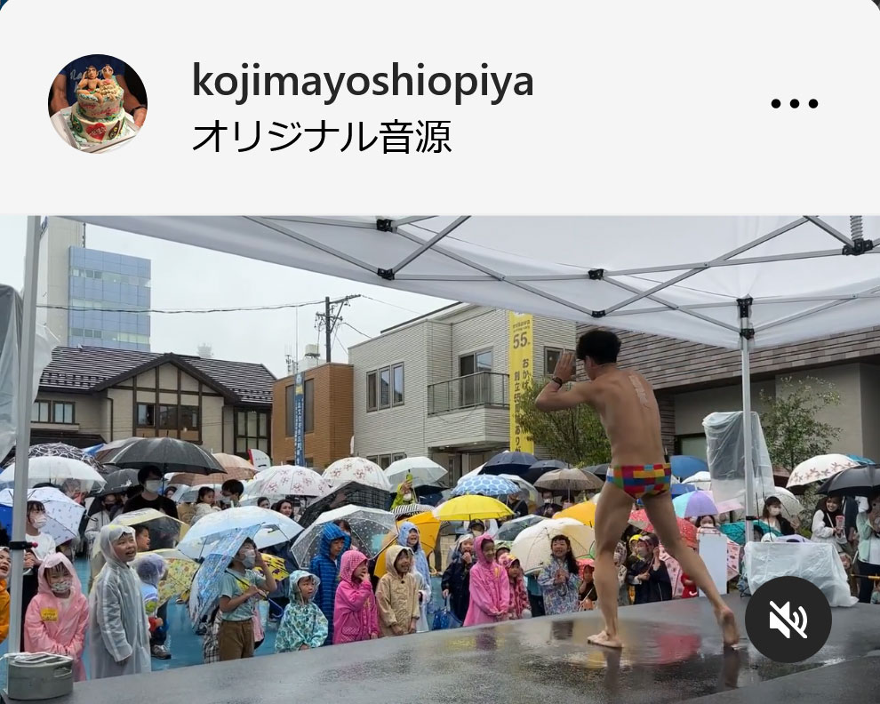 ライブを開催した小島よしお（インスタグラムから）