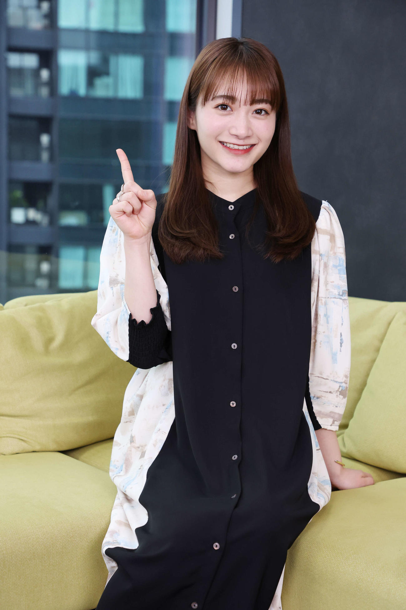 福田愛依は笑顔で「キテルネ！」ポーズ（撮影・宮地輝）