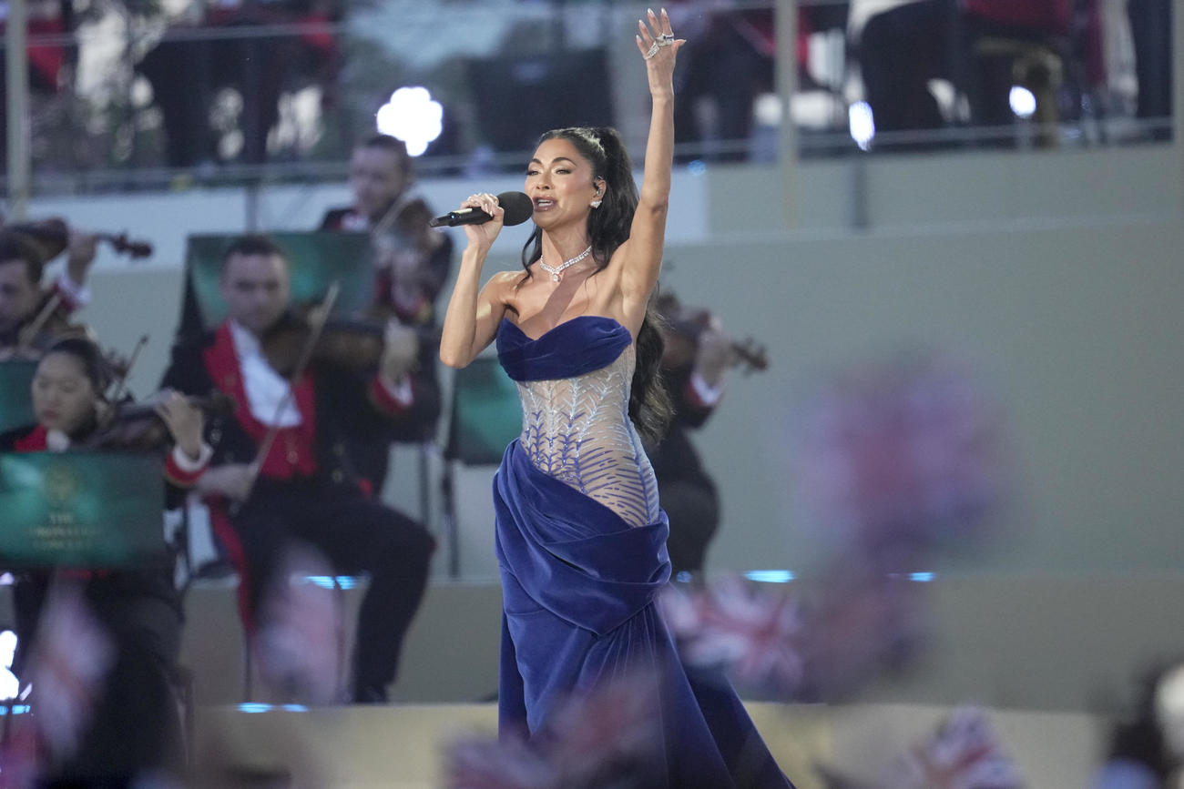 戴冠記念コンサートに出演したニコール・シャージンガー（AP）