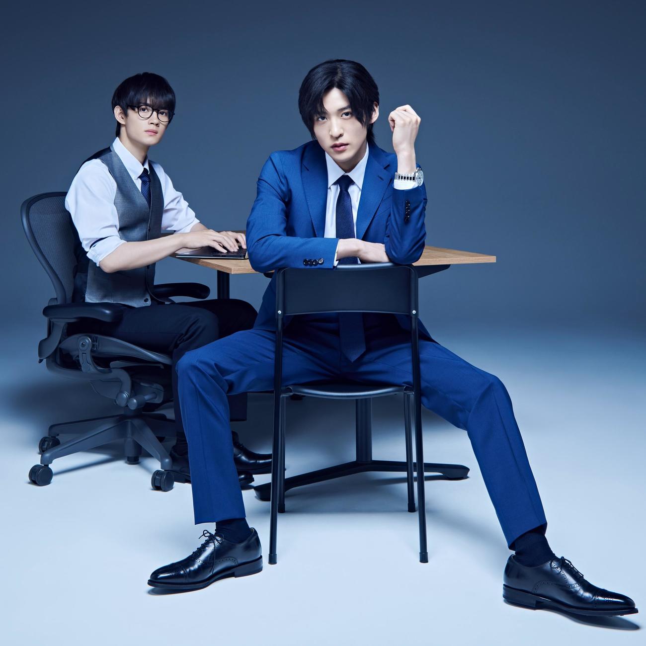 TBS系ドラマ「トリリオンゲーム」に主演する目黒蓮（右）と共演の佐野勇斗