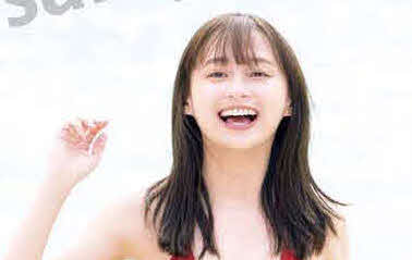 初写真集「知らないことだらけ」に封入される日向坂46影山優佳のクイズ（ポスト）カード写真の1種類（新津保建秀氏撮影・扶桑社刊）