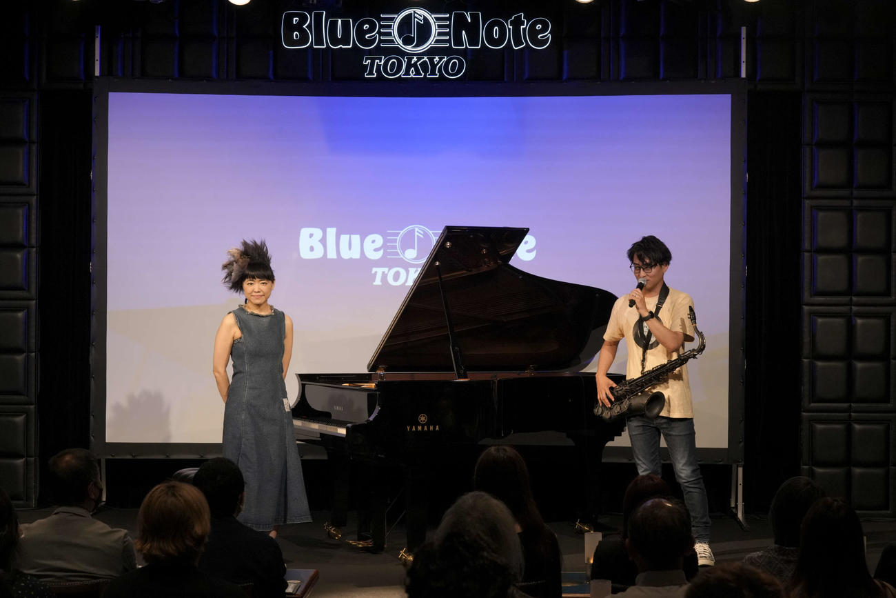 「BLUE GIANT」ティーチインイベントに登壇した、上原ひろみ氏（左）と立川譲監督