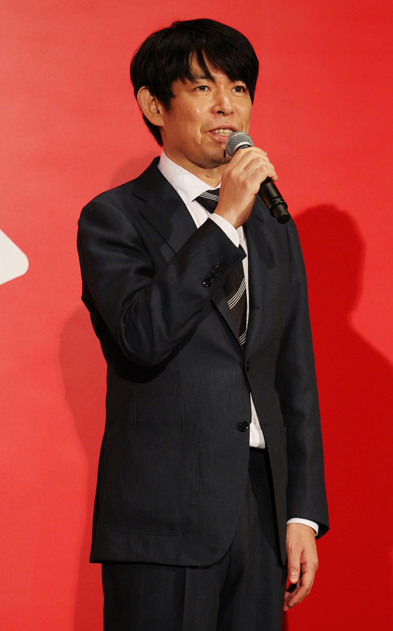映画「怪物」完成披露試写会で舞台あいさつを行った脚本の坂元裕二氏（撮影・野上伸悟）