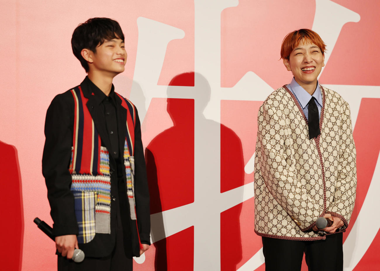 映画「怪物」完成披露試写会で舞台あいさつを行った黒川想矢（左）と安藤サクラ（撮影・野上伸悟）