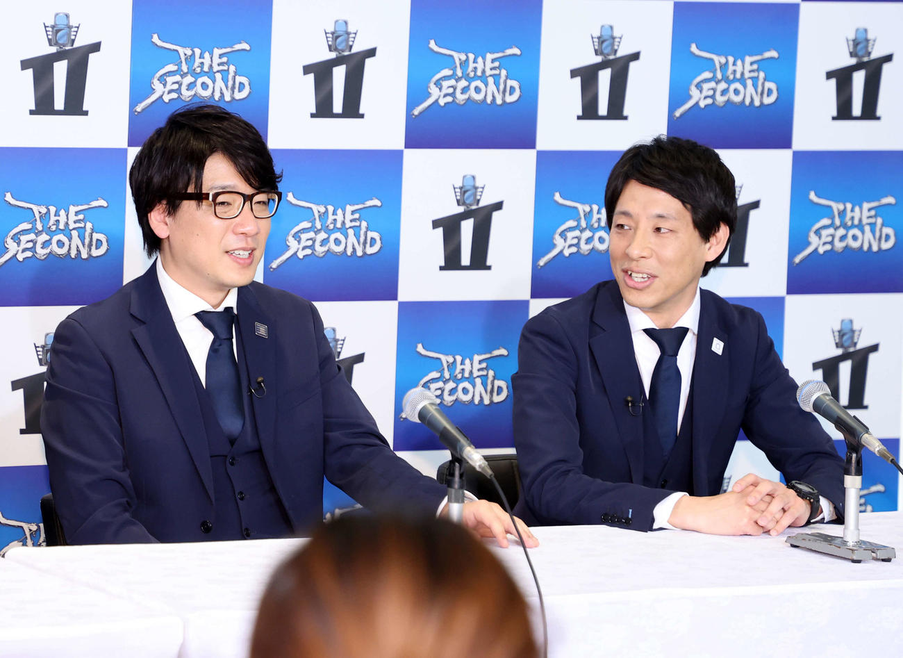 会見に臨む囲碁将棋の文田大介（左）と根建太一（撮影・鈴木正人）