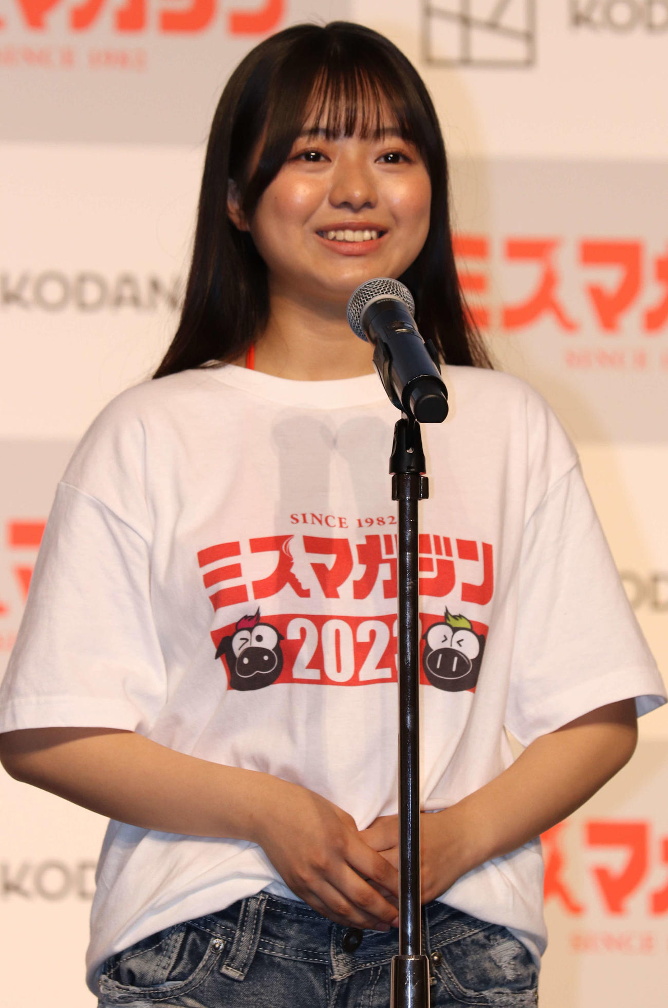 「ミスマガジン2023ベスト16お披露目イベント」に登壇し自己PRする加藤綾乃（撮影・玉利朱音）
