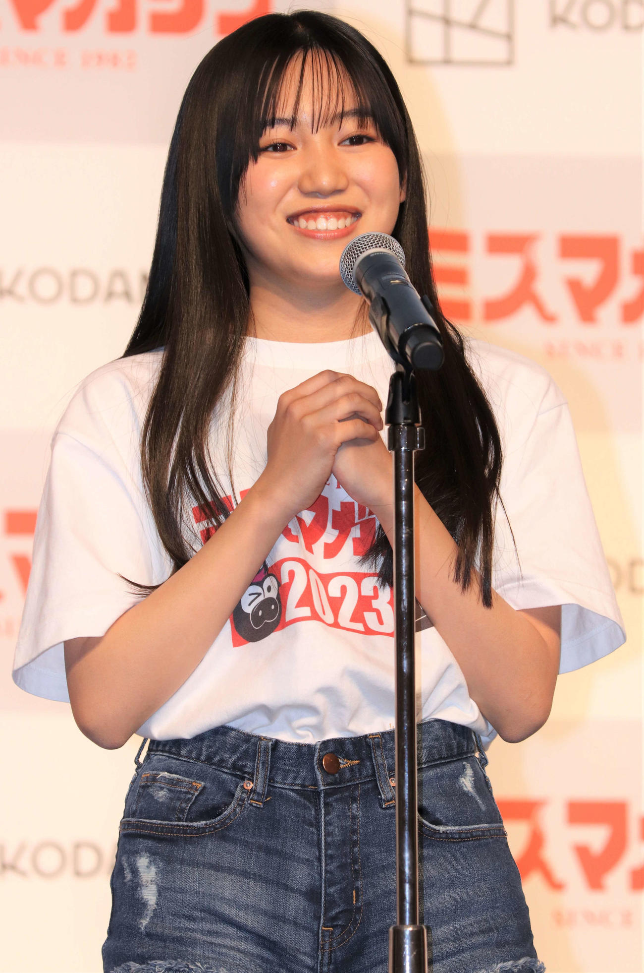 「ミスマガジン2023ベスト16お披露目イベント」に登壇し自己PRする佐藤珠風（撮影・玉利朱音）