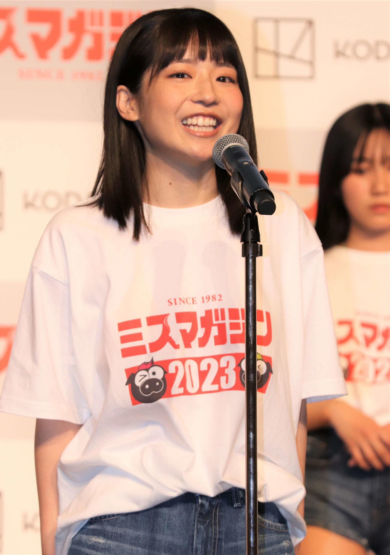 「ミスマガジン2023ベスト16お披露目イベント」に登壇し自己PRする中村麗奈（撮影・玉利朱音）