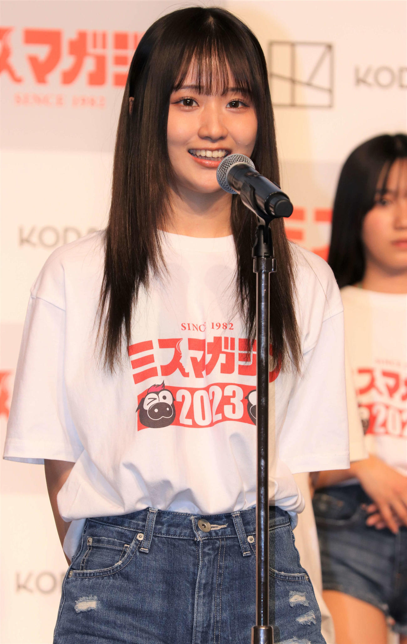 「ミスマガジン2023ベスト16お披露目イベント」に登壇し自己PRする森脇梨々夏（撮影・玉利朱音）